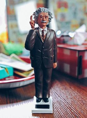 美国Kikkerland 爱因斯坦的灵感时刻 太阳能玩偶书房摆件创意礼物