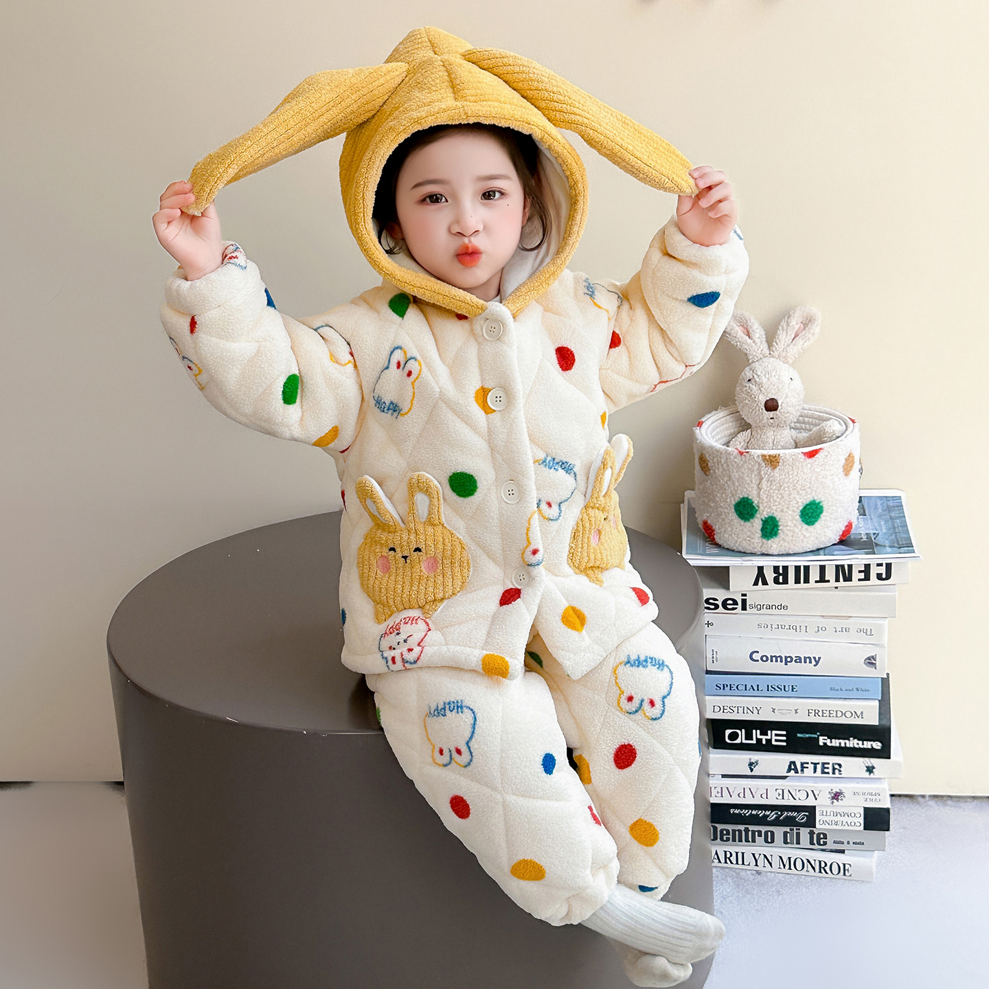 女童睡衣套装2025新款秋冬珊瑚绒家居服三层夹棉加绒加厚法兰绒款 - 图1