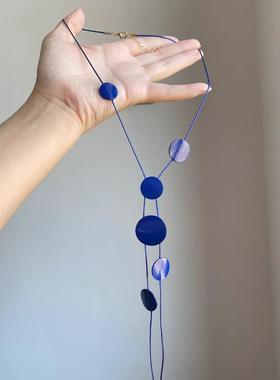 超显白克莱因蓝色不规则圆片项链