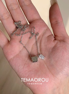 闪仿钻鸢尾花骰子项链精致冷淡风