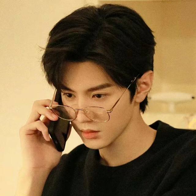 Wang Hedi's same style of gold wire myopia glasses for men, handsome, anti-blue radiation business flat light glasses retro glasses frame trend