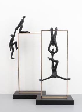 欧式轻奢创意金属运动人物摆件客厅办公室书柜样板间艺术软装饰品