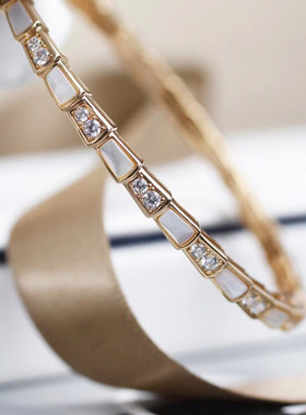 欧美孔雀石玫瑰金白贝母间钻蛇骨手镯女孔雀石蛇形手环送女友礼物