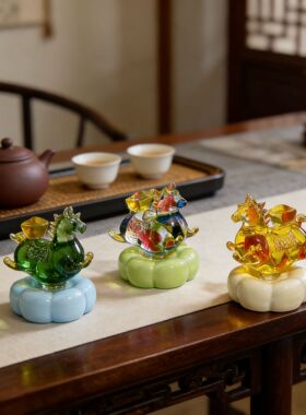 淄博琉璃旋转马玻璃摆件文创桌面礼品礼物公仔创意吉祥物车载送礼