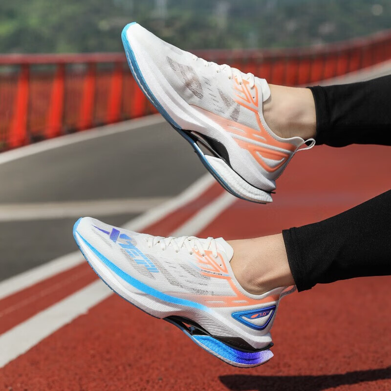 特步致轻7pro跑步鞋男鞋秋季新款网面透气运动鞋马拉松竞速跑鞋男 - 图0