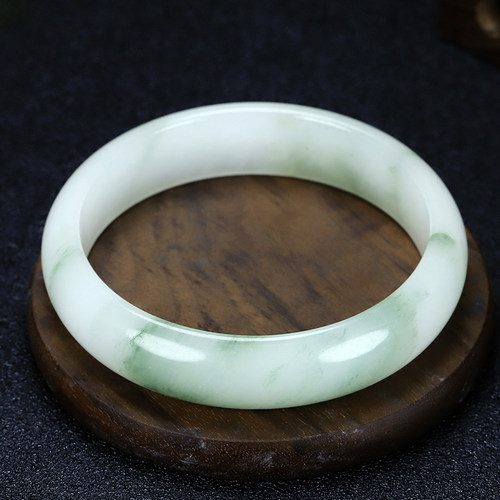 天山翠手镯女金丝玉佘太翠玉镯子宝石光扁条翡翠色飘花玉镯子手环 - 图0