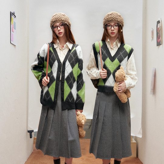 【所有女生的衣橱直播间】IHDXD菱格开衫/菱格背心/灰色百褶半裙