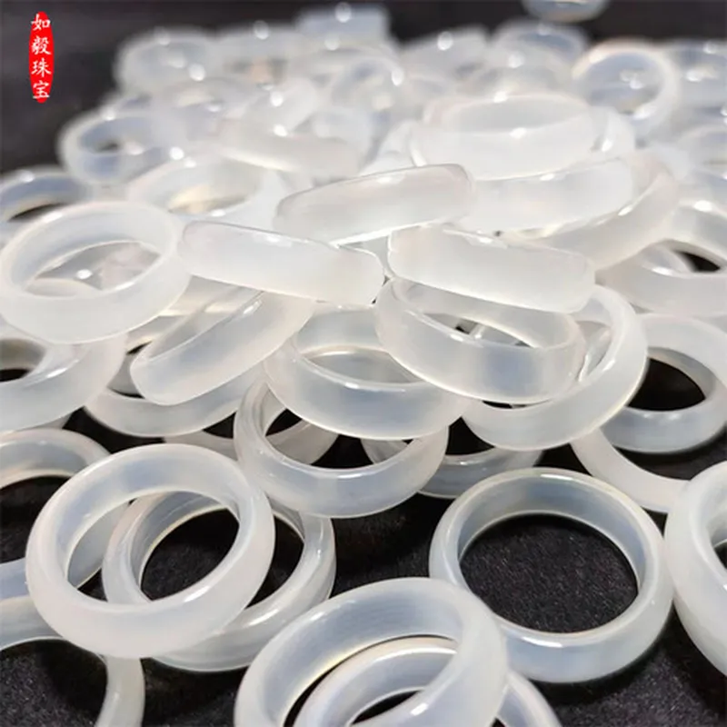 Hand-held ring stall for men and women running ring agate white chalcedony bracelet ring ancient style cultural fun natural