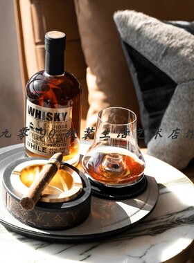 现代轻奢样板间客厅茶几氛围感蜡烛琥珀色酒具果盘组合软装品摆件