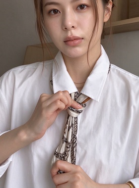 时尚妙招！复古链条印花方巾时尚洋气棉麻丝巾女士白衬衫穿搭披肩