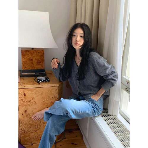 【现货】GROVE EDGE春季韩国东大门软糯羊毛V领系扣宽松针织开衫 - 图2