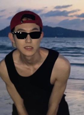 奶系帅哥小窄框高级感海边度假黑色偏光墨镜防紫外线拍照太阳镜男