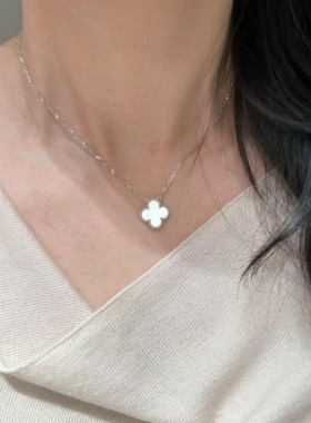 银色四叶草项链送女友礼物