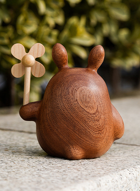 乌檀木龙猫旋转风车可爱桌面摆件