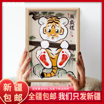 Xinjiang babys hands and feet print 1-year-old prop to commemorate the production of printed mud to catch the babys hand and foot print