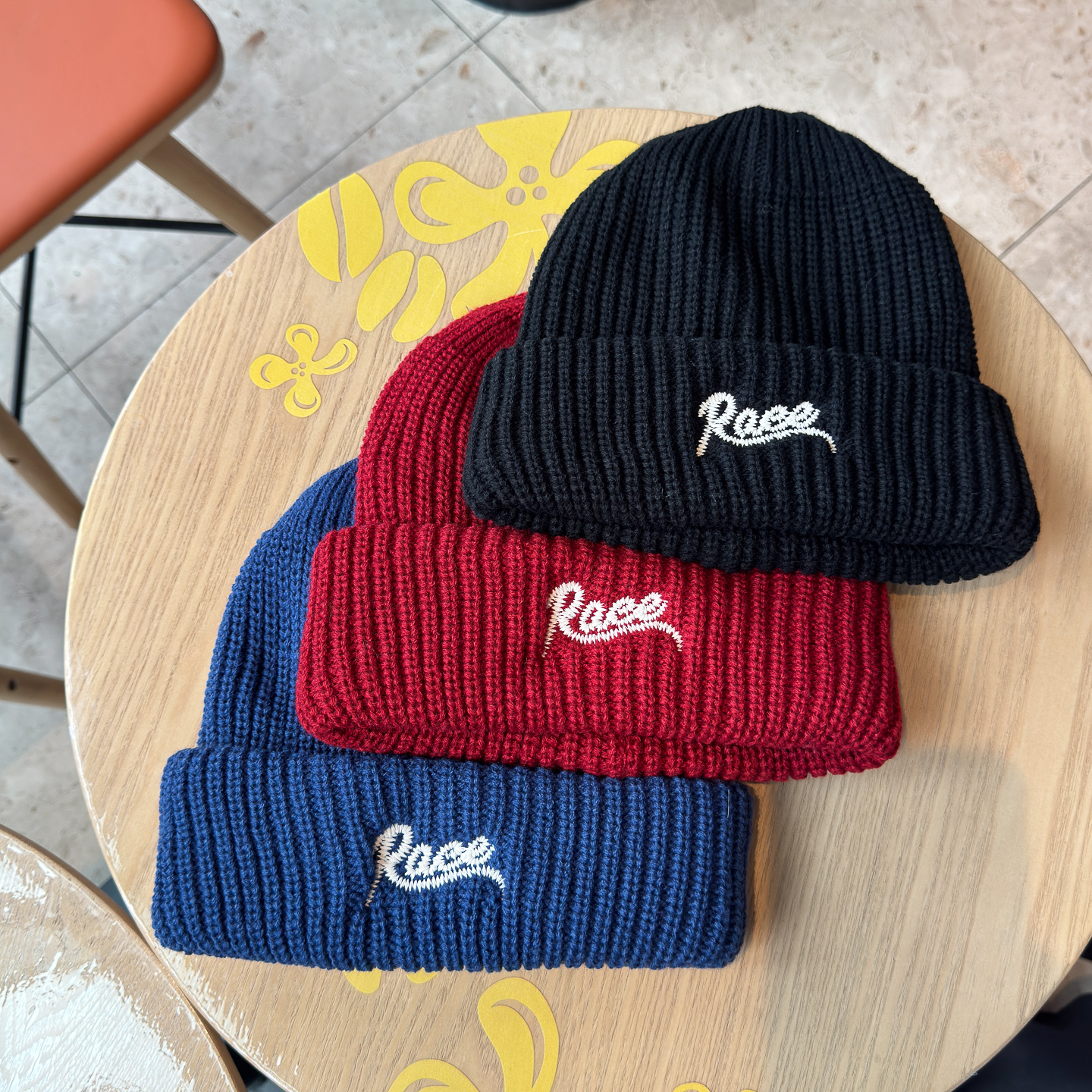 韩版新款字母刺绣酒红针织帽子女保暖护耳学生潮牌百搭包头毛线帽 - 图2