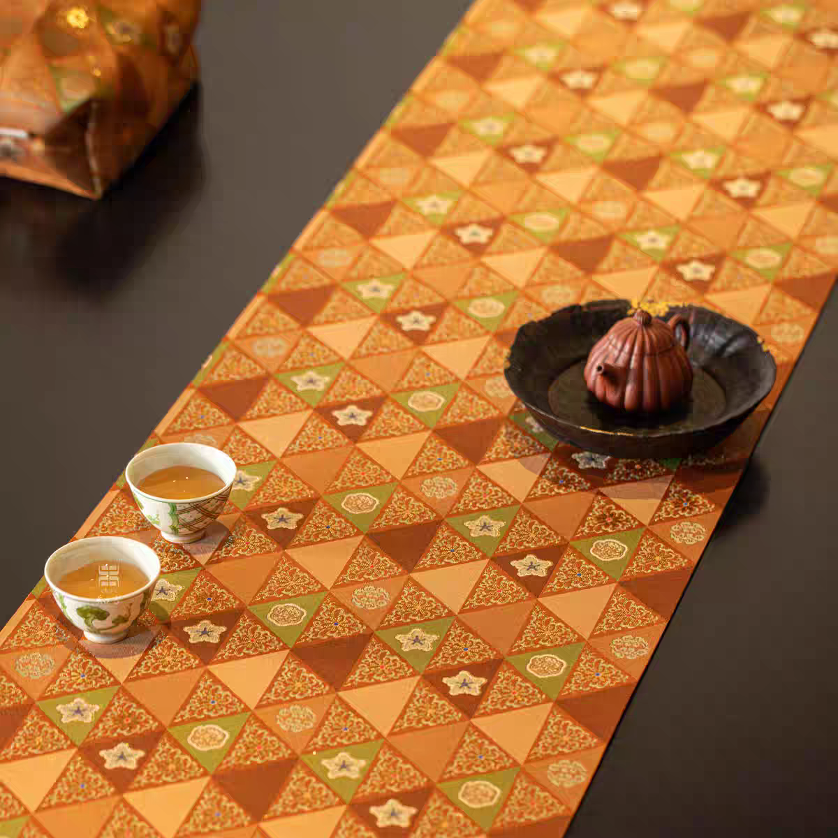 知舍 金彩山花纹茶席 原创 复古新中式轻奢 高端茶桌台布双面桌旗,淘宝优惠券,粉丝福利购,淘宝优惠卷