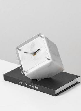 现代轻奢大理石时钟办公室装饰品摆件高级感小众客厅酒柜高档摆设