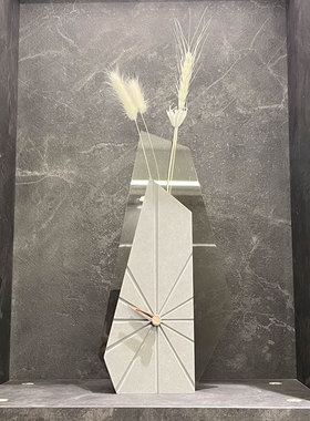 北欧轻奢钟表座钟台式花