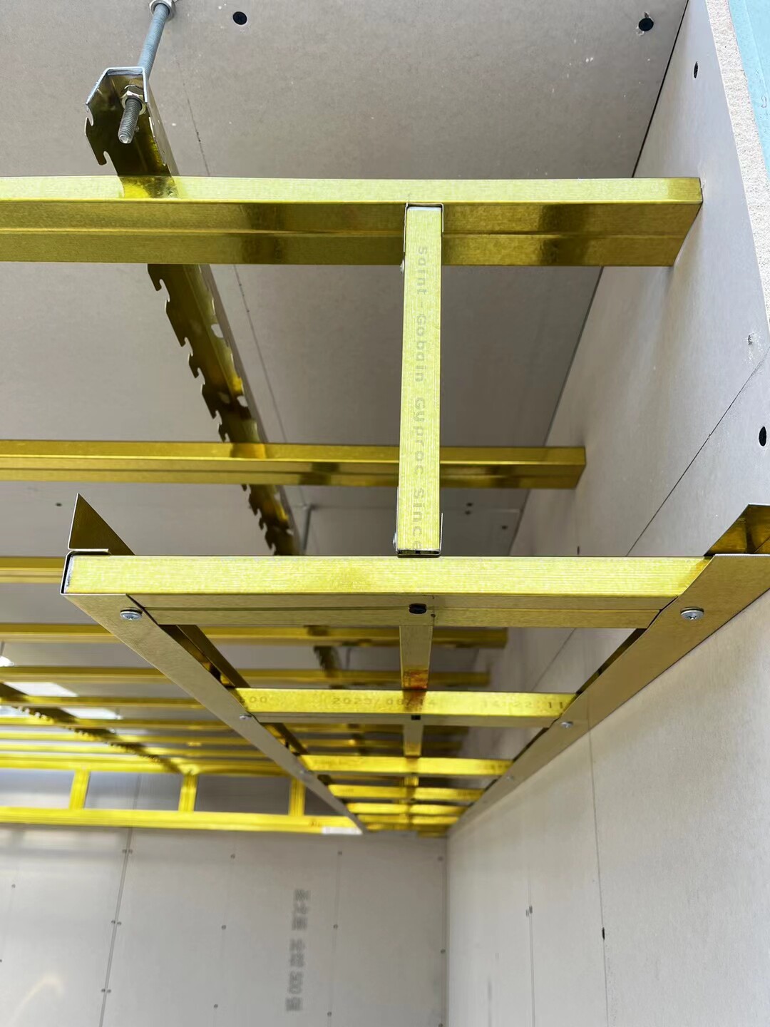 圣戈班吊顶黄金龙骨十倍防锈耐腐蚀UAC防锈工艺别墅家装推荐