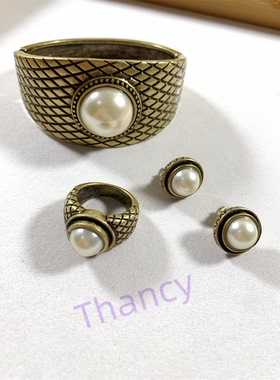 AV0N复古金格纹珍珠耳钉戒指手镯