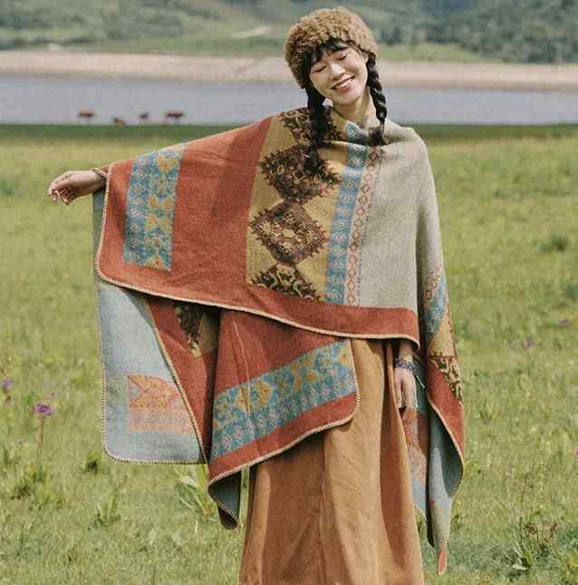 民族风羊绒披肩文艺披风新疆西藏沙漠旅游拍照斗篷加厚保暖女围巾