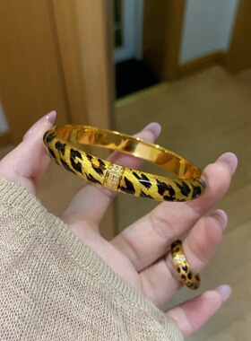司凤同款黄金色小豹纹素圈手镯子新中式珐琅烧蓝镶嵌闪钻手环戒指