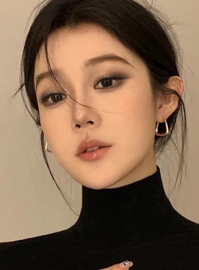 One轻奢钛钢女未镶嵌耳饰