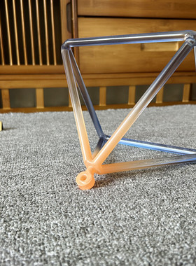 彩色水晶金字塔三脚架