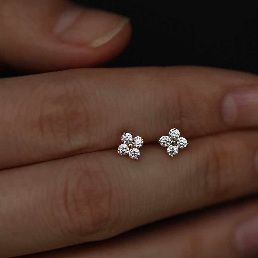 ROMANTIC何其有幸S925银镀18K金色幸运四叶草迷你耳钉女时尚气质,淘宝优惠券,粉丝福利购,淘宝优惠卷