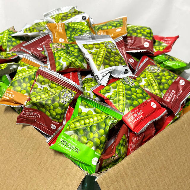 A box of 200 bags of garlic-flavored American green beans and green peas