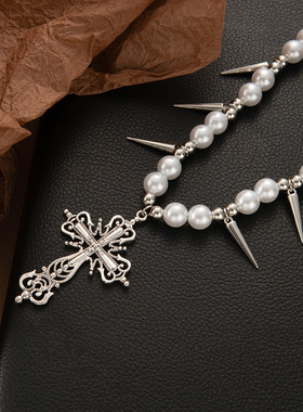 甜酷朋克风项链复古十字架铆钉珍