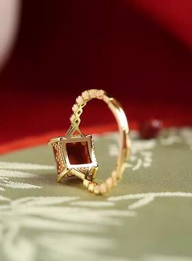 小方糖南红玛瑙戒指红色锆石