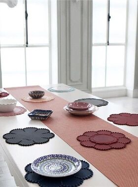 Reusable Attractive Beautiful Lace Edge Dinner Mat