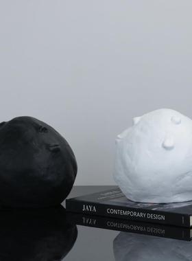 现代简约树脂黑色白色泥丸头摆件书房客厅样板房售楼处轻装饰品