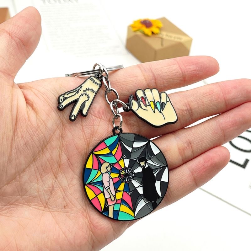 亚当斯一家星期三M字可旋转项链 Wednesday 钥匙扣耳环胸针 - 图3