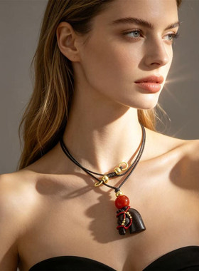 高级感暗黑可抽拉小马蜡线绳项链