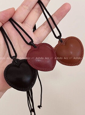 韩国ins博主棕色爱心细绳项链2024新款爆款皮质复古毛衣链颈链女