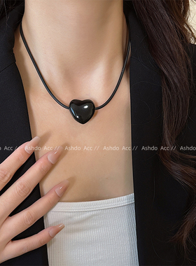 2024新款小众爱心吊坠配饰黑绳