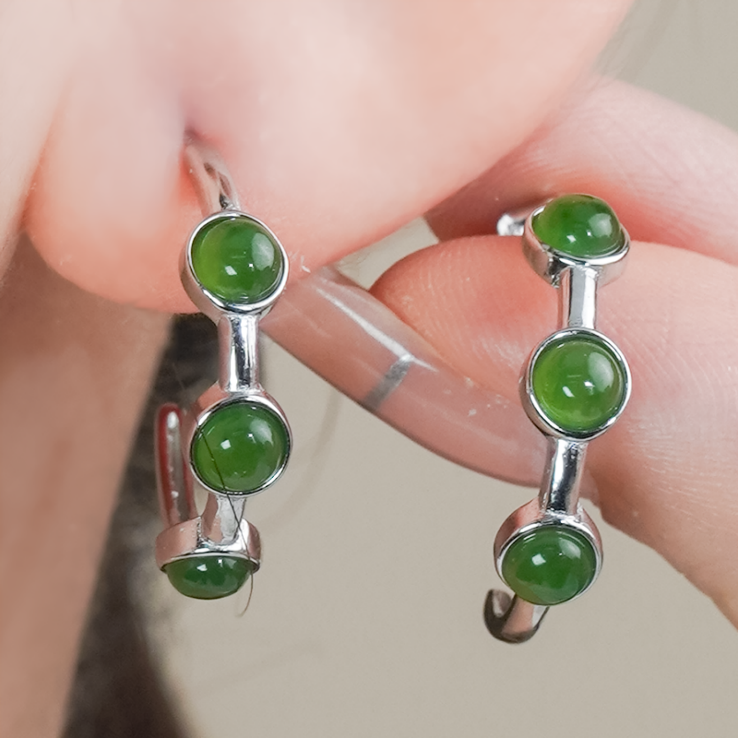 925银镶嵌天然和田玉耳钉碧玉蛋面耳饰时尚简约百搭款本命年礼物,淘宝优惠券,粉丝福利购,淘宝优惠卷