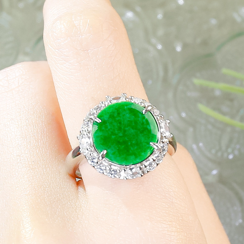 天然翡翠A货精美时尚满绿翡翠银白色小圆牌戒指(小号） - 图0