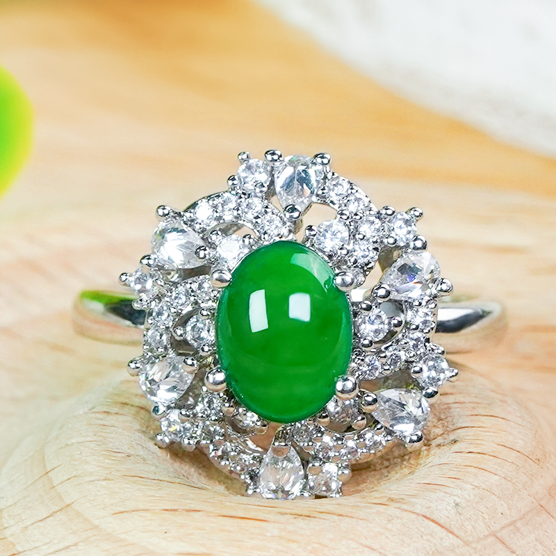 Natural jade A-grade inlaid fashionable green cabochon jade ring is elegant and exquisite