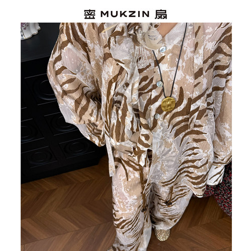 【黄龄同款】密扇2025夏季新款花色衬衫虎纹印花上衣 - 图1