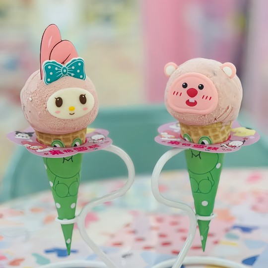 网红卡通小动物小眼睛绵绵冰冰淇淋巧克力插件甜品店可食用摆件