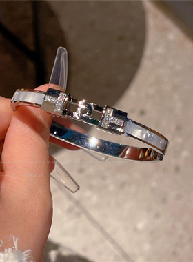 银色轻奢高级感微镶满钻手镯女2024年时尚简约钛钢不掉色手环情侣