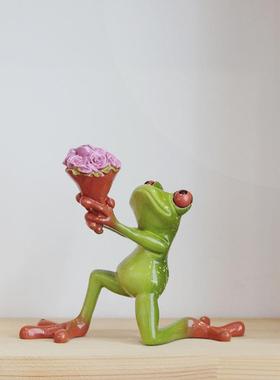 树脂青蛙摆件求婚送花创意可爱工艺品情侣办公桌面装饰送女友礼物
