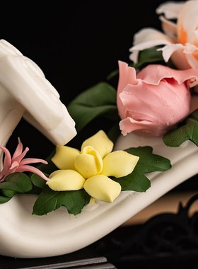 速发德化白瓷吉祥如意摆面陶瓷富贵牡丹手捏瓷件办公室玄关桌花装