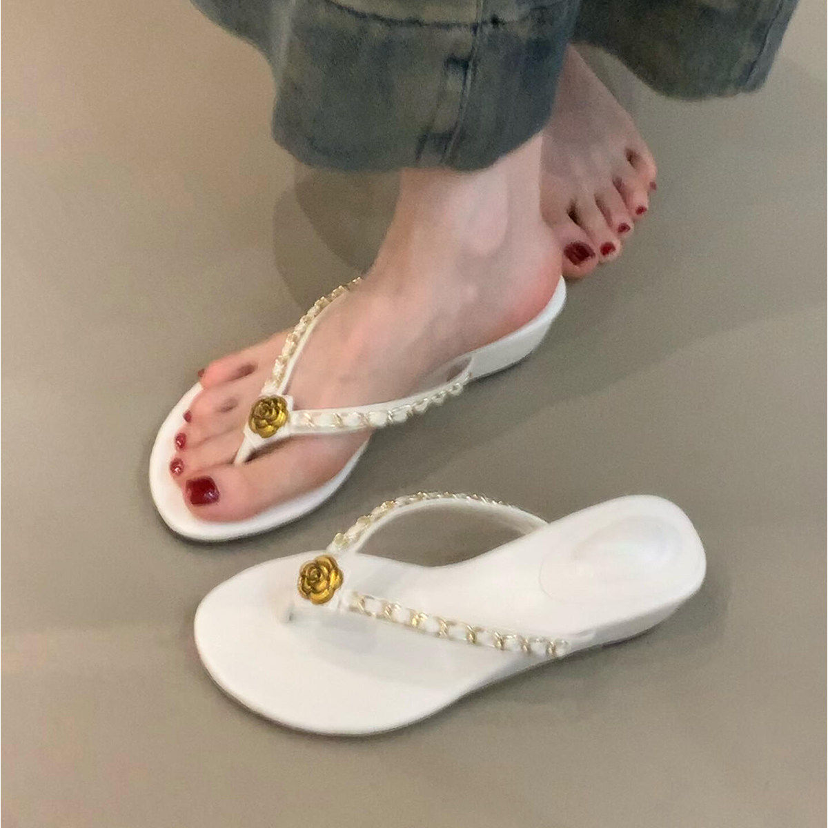 2026新款小香风外穿金属气质人字拖女夏季坡跟露趾简约花朵凉拖鞋,淘宝优惠券,粉丝福利购,淘宝优惠卷