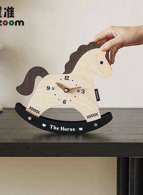 优选WOZOOM创意小马时钟摆件客厅玄关摆台式摇摆座钟电视柜装