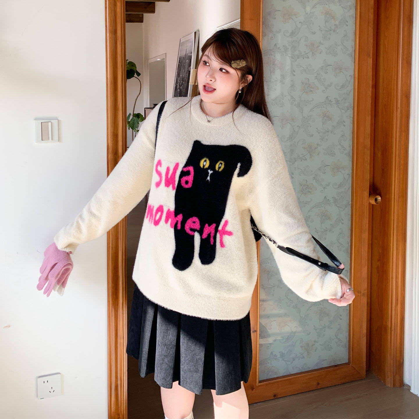 YUZI鱼子毛绒感毛衣黑猫字母提花米色宽松慵懒甜美温柔大码女装,淘宝优惠券,粉丝福利购,淘宝优惠卷